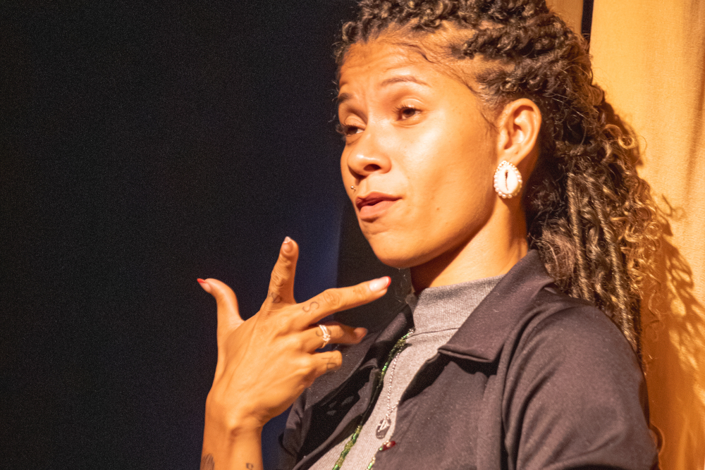 Karina Rodrigues, intérprete de Libras